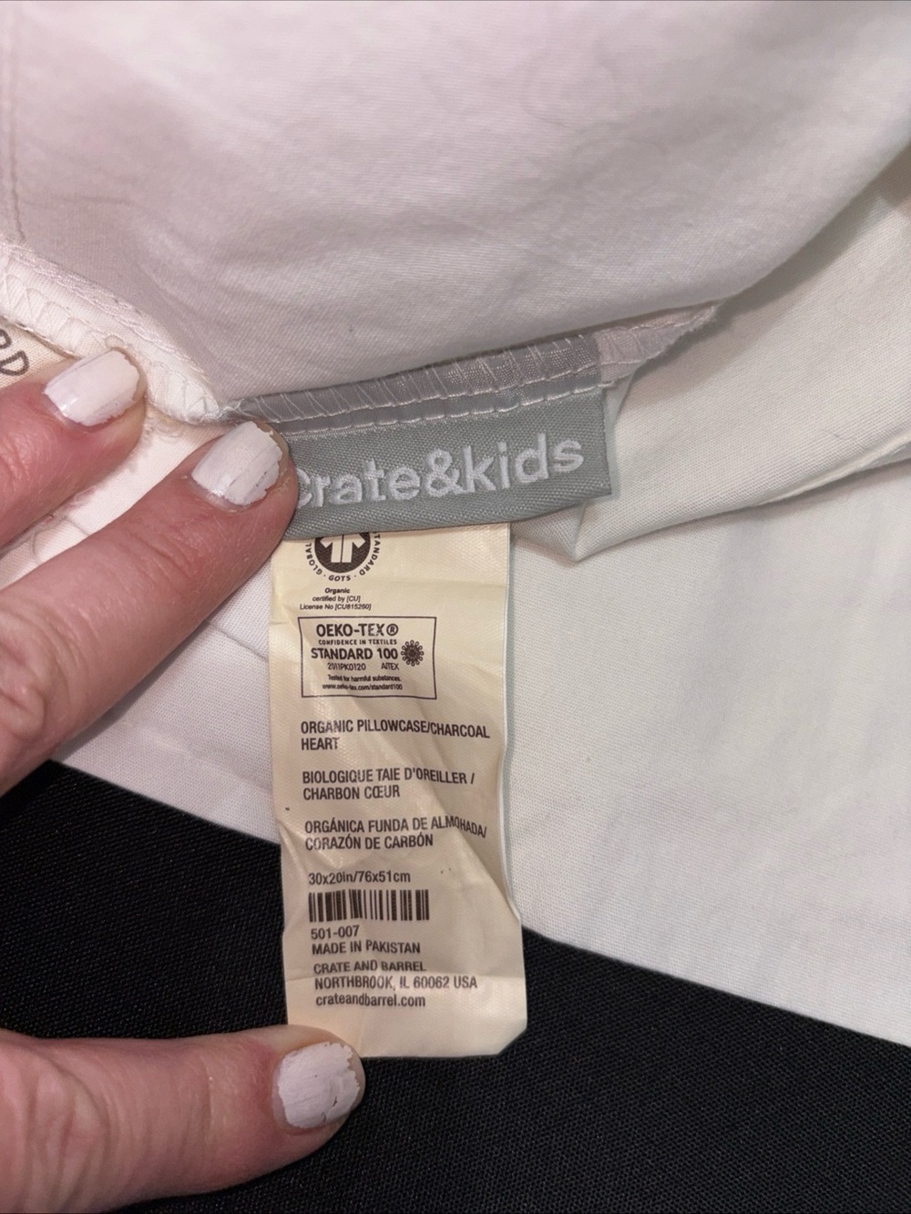 Leanne Ford for Crate&Barrel 2 pillowcases with maroon Heart Motif - Picture 5 of 9